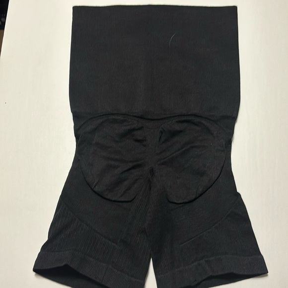 Sankom Posture Correcting Slimming Shape-wear Size SM - Picture 1 of 4